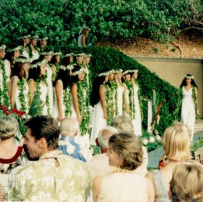 Ke ali'i Idony Punahele Hoapili joining her classmates. La Pietra – Hawai'i School for Girls Commencement Ceremony, May 2001